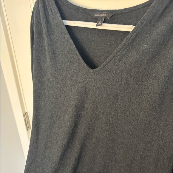 Banana Republic Black V-Neck Sweater - Picture 3 of 4